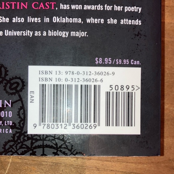 Book one House of Night series  Marked by P.C.Cast + Kristin Cast - Picture 2 of 8